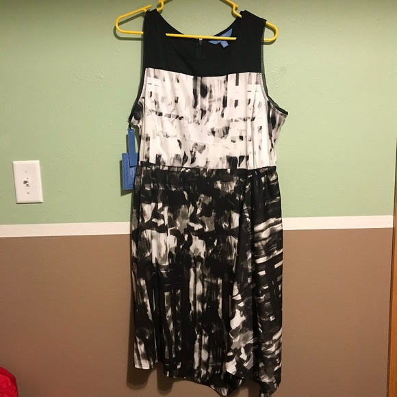 Simply Vera Vera Wang Dresses & Skirts - Vera Wang Abstract Print fit and flare dress Simply Vera Vera Wang Dresses & Skirts - Vera Wang Abstract Print fit and flare dress